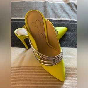Size 7 lime green or yellow ? 😂 Jessica Simpson slip on heels !